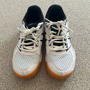 Like new volleyball shoes